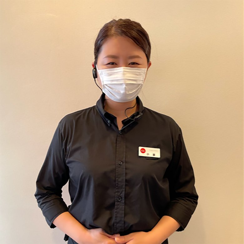 すかいらーくグループのファミリーレストランで正社員として働く小暮さん