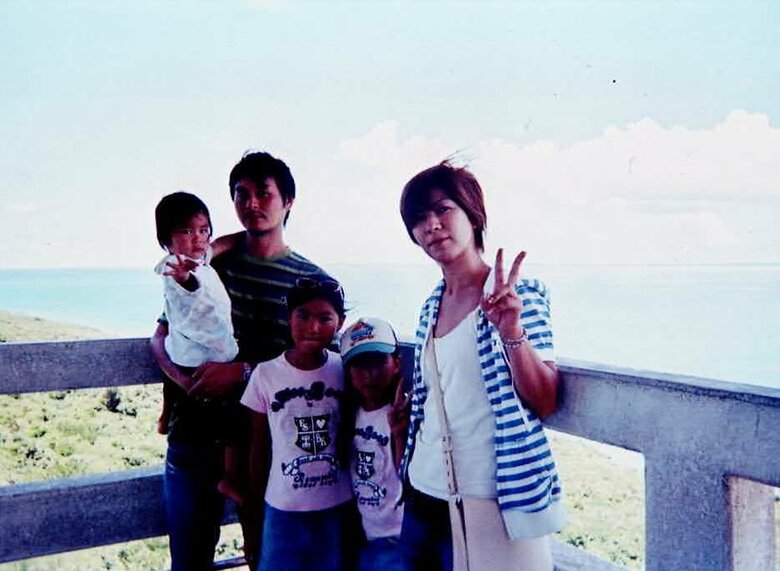 絶景をバックに　お子さんが小さい頃、旅行先での家族ショット