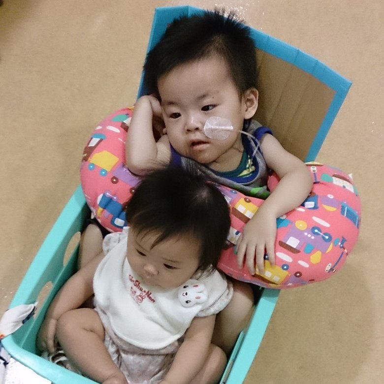 2歳ごろの隼人くんと0歳の陽菜ちゃん