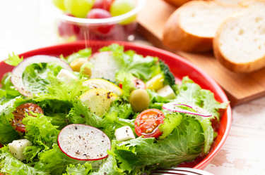 セブンイレブンのおすすめサラダ8選！カロリー＆成分もご紹介