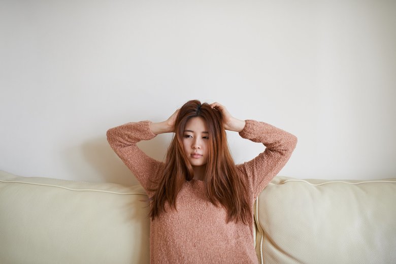 PMSに苦しむ女性の画像