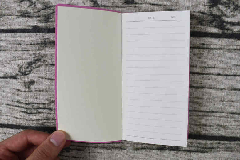 ダイソーの人気文房具「von Braun ノート ペンホルダー付」の中身画像