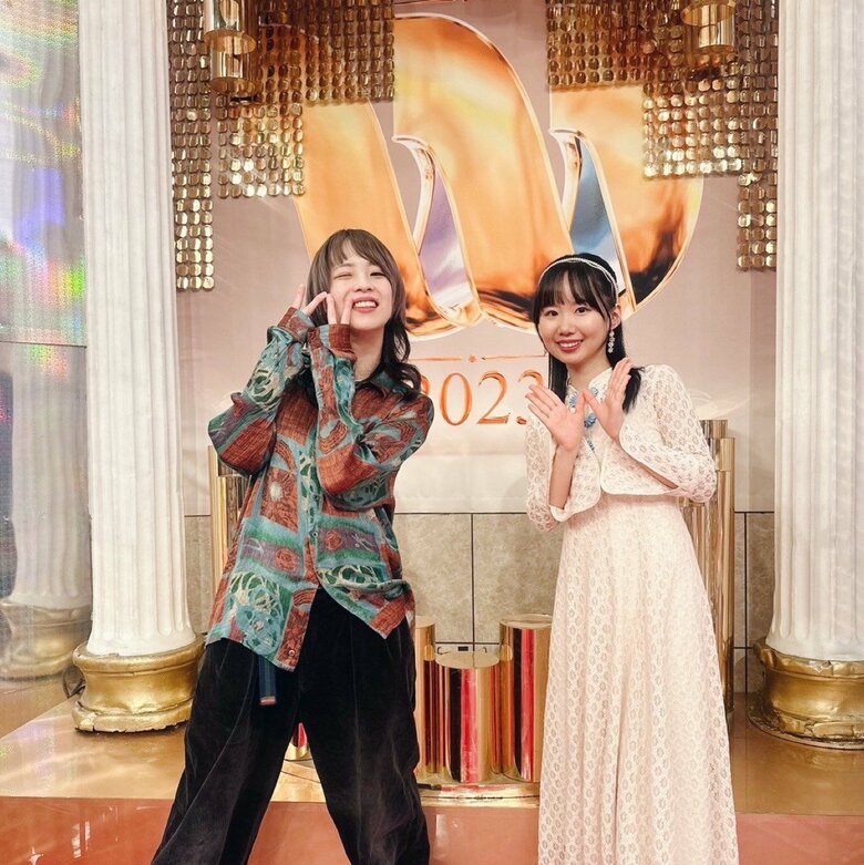 THE Wの決勝戦にて思い思いにWポーズ