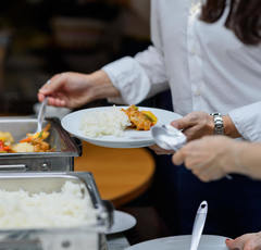 食事中に「生理前だから食欲が…」発言を咎める友人に「そんなに過激なワード!?」