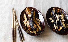 夏の名残を感じる「揚げなすのスパイシーナッツソース」