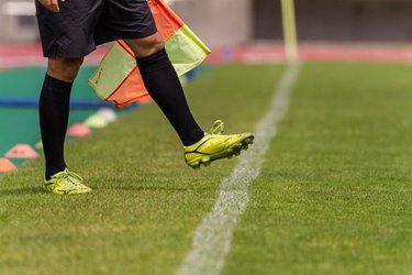 意外と知られていない副業！スポーツの審判員