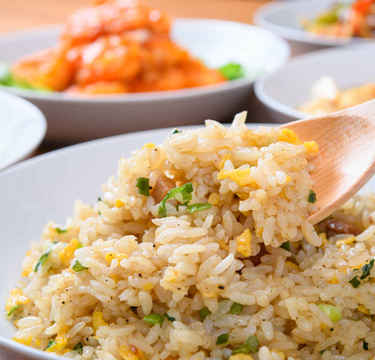 チャーハンをパラパラにする裏ワザ「フライパンを振るはガセだった!?」