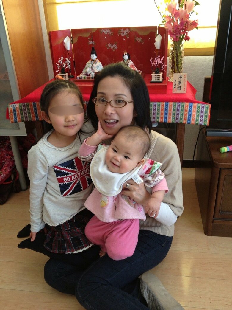 2013年2月、次女の初節句。長女と3人で