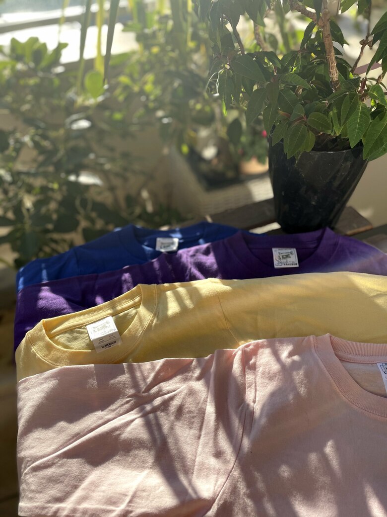 洋服の製造も自社化し、オリジナルの保育園着を作っている