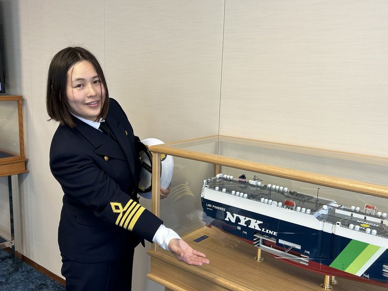 かつて航海士として乗船していたSAKURA LEADERの模型と