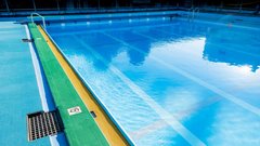 《紙のプールカードを忘れ水泳できず》保護者からは「プレッシャー」の声 アプリ化の動きもある中で「デジタル化の課題は」