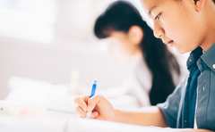 テストの点数に一喜一憂… 子供の成績をどこまで気にする？世の親の結論は…