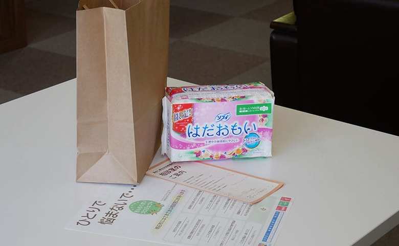 市民に配布する生理用品