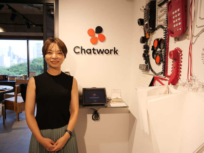 ピープル＆ブランド本部 副本部長の内田良子さん。「働くをもっと楽しく、創造的に」を社内で実現すべく、制度設計や人材育成に取り組んでいる。