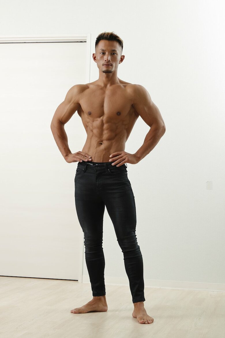 毎日トレーニングを欠かさない吉村さんの6つに割れた腹筋、通称“シックスパック”