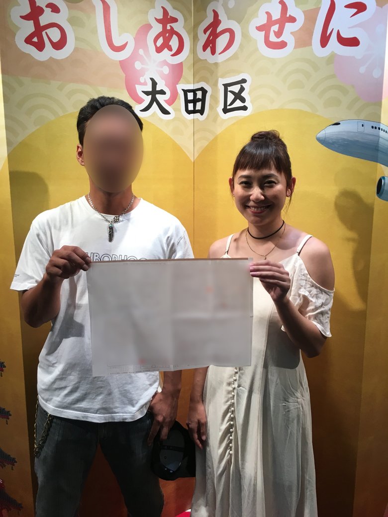 婚姻届提出時に撮った記念写真