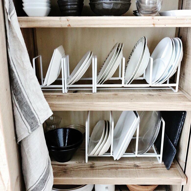 横から引き出す形になる引き戸の収納棚は出し入れが面倒になりがち