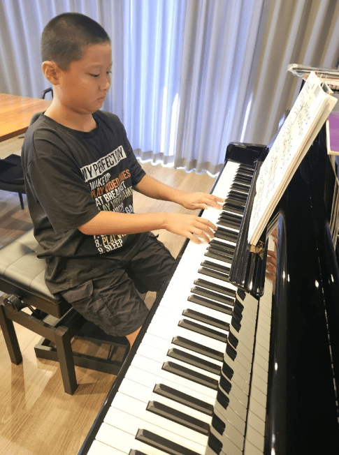 長男せいきち君の強い希望で小1からピアノを開始