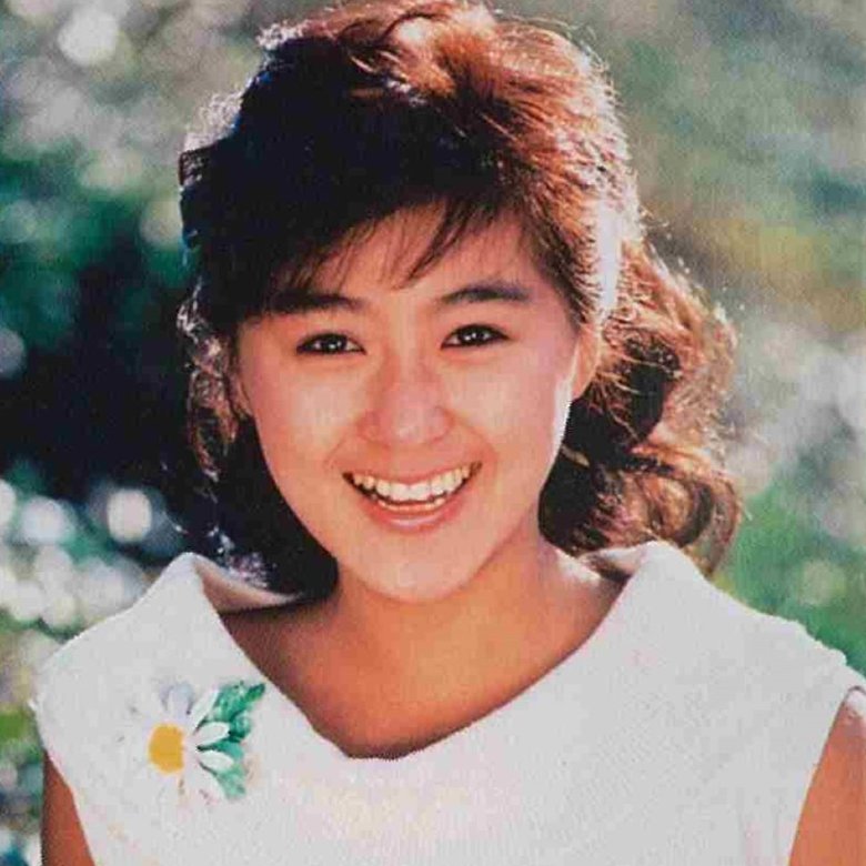 24歳まではアイドル歌手として活動