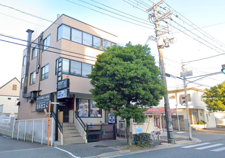 大阪の本店の1階にショップをオープンした