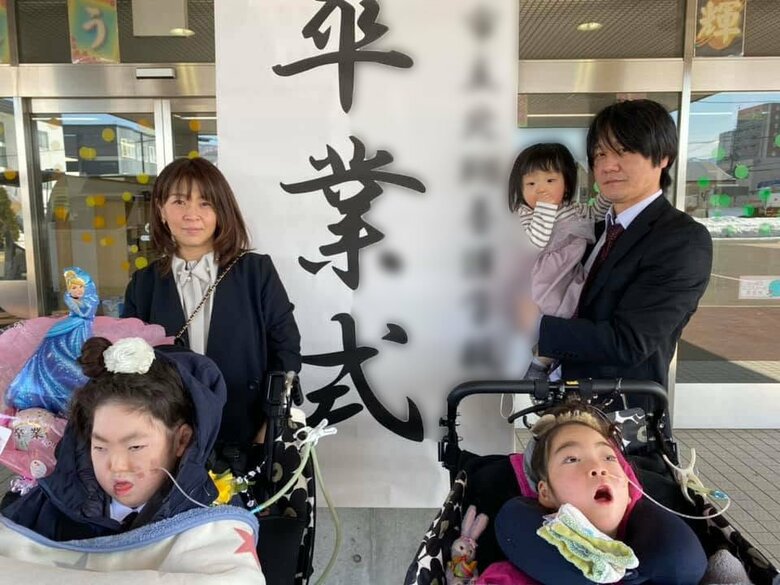 長女、小学校の卒業式にて