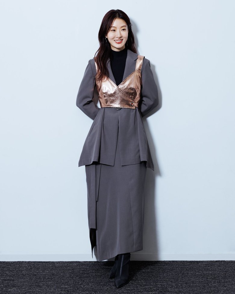 オーバーシルエットでも抜群のスタイルを感じさせる。これでラーメンが好きはズルい！（笑）