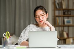 「上司に報告しづらい」心理的安全性が低い環境で顕在化する問題