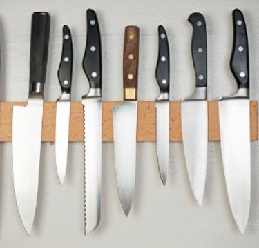 初めて買う包丁とまな板…正しい選び方って答えられる？