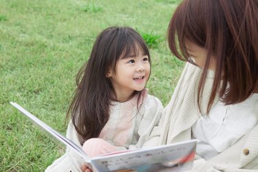 絵本の読み聞かせのコツとママの疑問…これで合ってる？