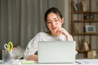 「上司に報告しづらい」心理的安全性が低い環境で顕在化する問題