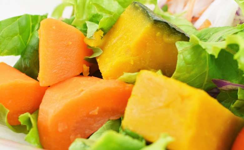 ローソンのおすすめサラダ「1食分の緑黄色野菜のサラダ」の実物画像