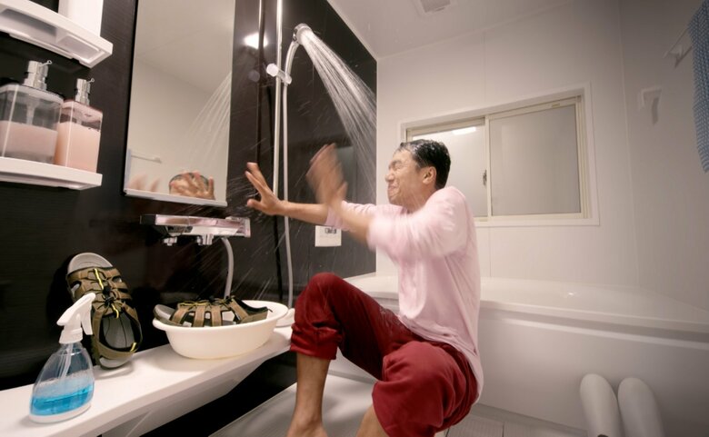 秀逸なワンカットのために何度もシャワーをかぶった