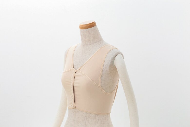 手術直後にも使用できる「レスト」。脇が大きく空いており、手術痕に触れないようになっています