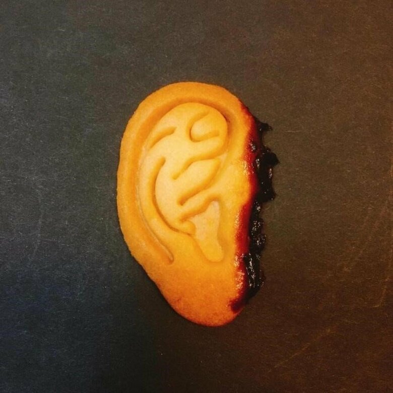 耳クッキーは左右両方のバージョンがあり、シーンにあわせて引きちぎりごっこができる