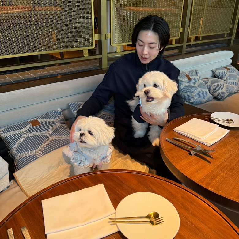 現在は同性のパートナーと愛犬2匹とともに暮らしている滝沢さん