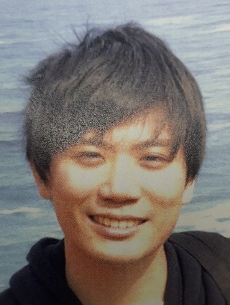 1995年８月19日、山梨県生まれ。東京大学医学部在席中。東京大学クイズ研究会会員。「東大医学部のプリンス」として活躍中のＴＢＳ『東大王』ほか、数々のクイズ番組に出演。