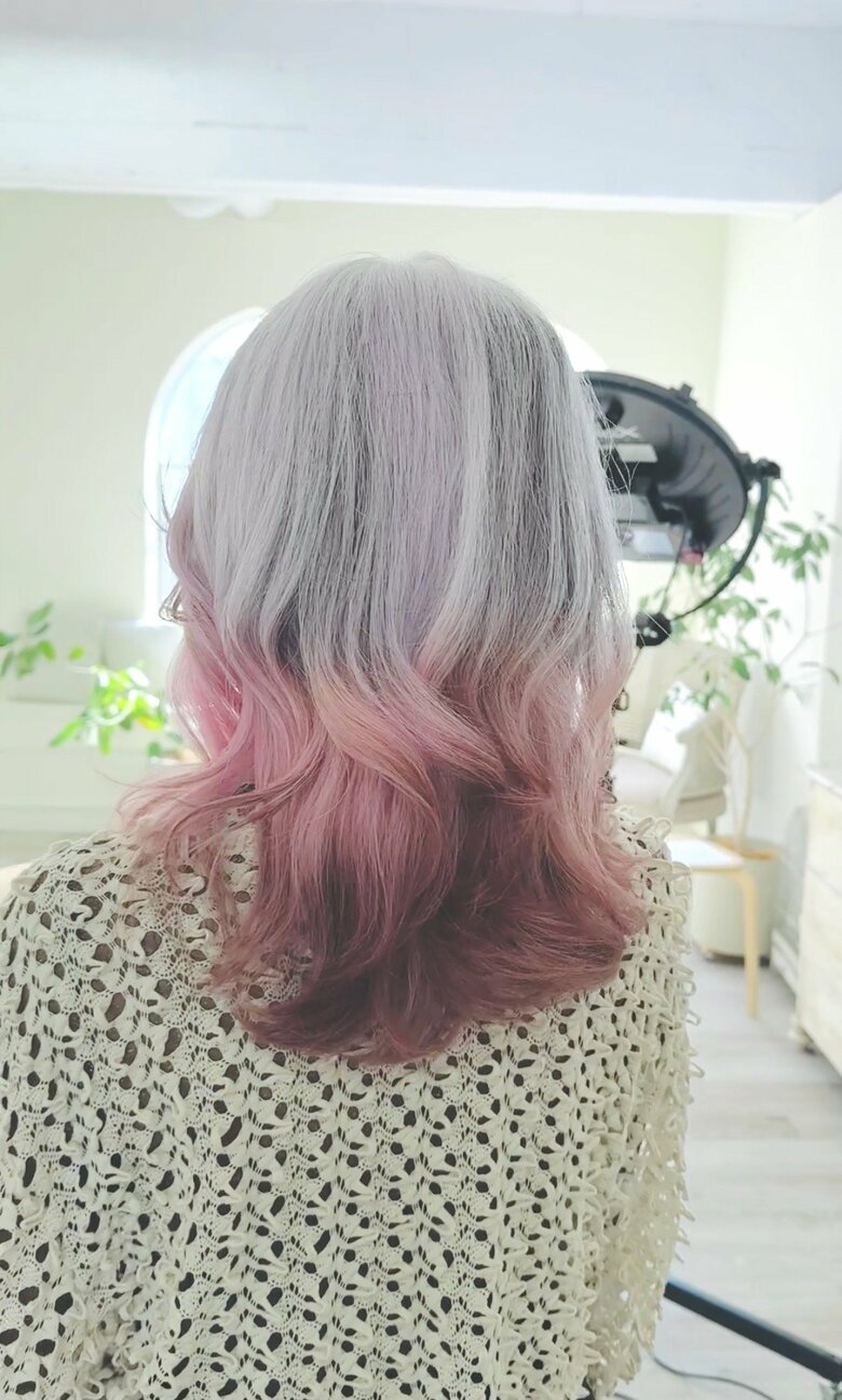 現在は、赤とピンクが色落ちしてボルドーに