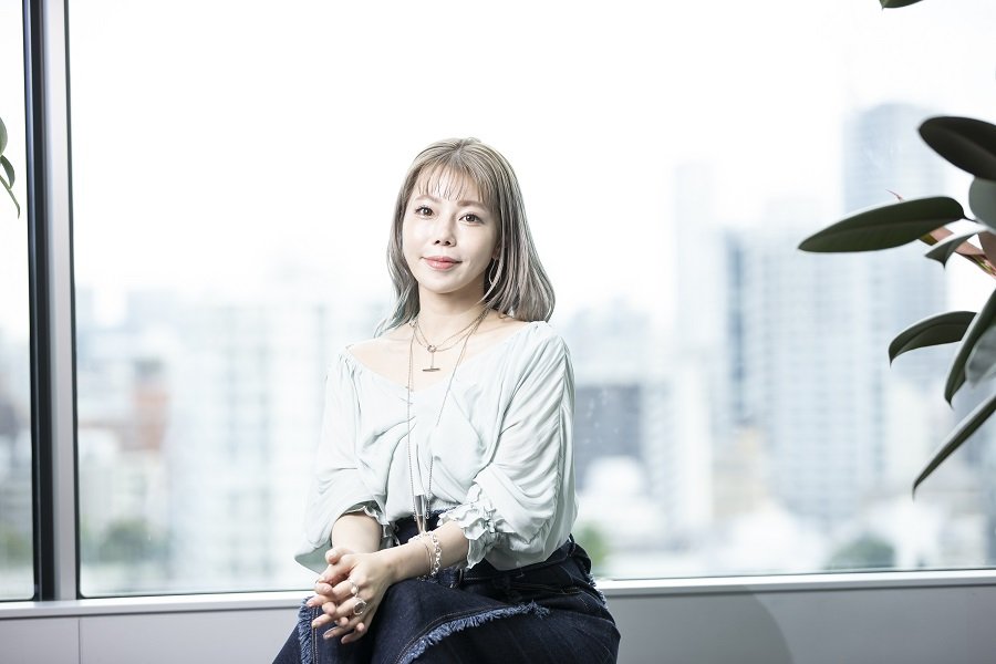 インタビューに応じる住谷杏奈さん