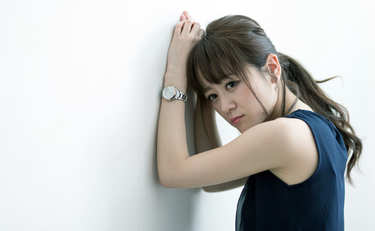 「負けず嫌いを拗らせすぎて人といるのが辛い」と吐露する女性