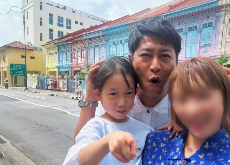 家族でシンガポール旅行へ。いちばん右が尾形あいさん