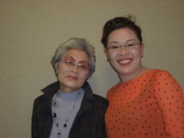 長年教師を務めてきた母・須美子さん。2009年『踊る!さんま御殿!!』に親子で出演したとき