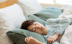 「私は食事を作っているのに」夕方から昼寝する夫や息子にイライラする