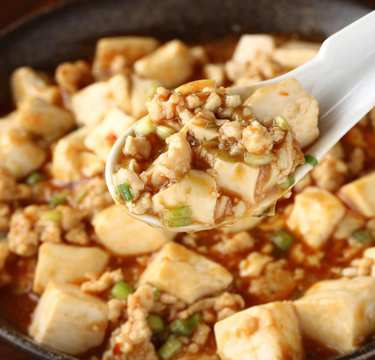 レトルトの麻婆豆腐が劇的進化!?専門店のアレンジ「魅力的すぎる!!」