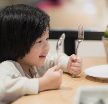 結局いつもファミレスじゃん… 家族で外食、お店選びはママの優先順位が低い！？