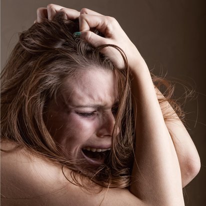 自身の浮気を後悔する奥さんの画像