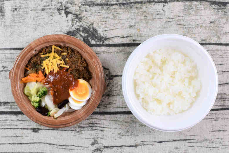 ファミマのおすすめランチ「まぜて食べる！ タコライス」の実食画像