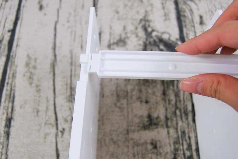 ダイソーおすすめ収納「お助け本棚」の組み立て中画像2