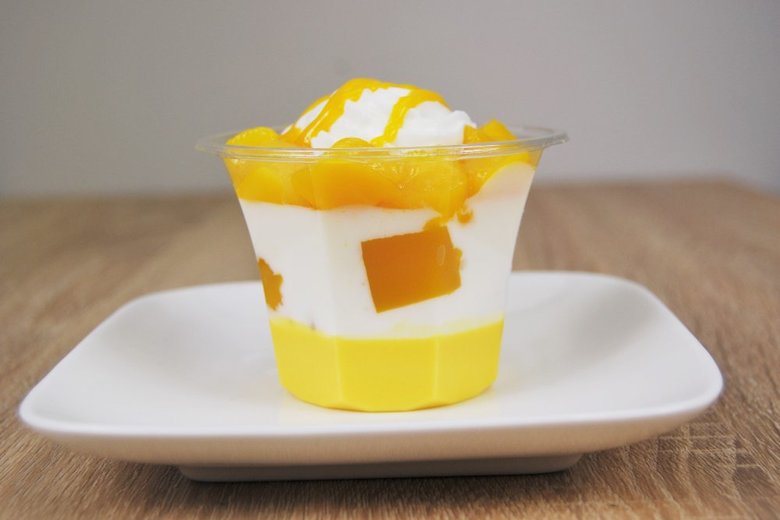 セブンイレブンの人気スイーツ「爽やかマンゴーパフェ」の実物画像2