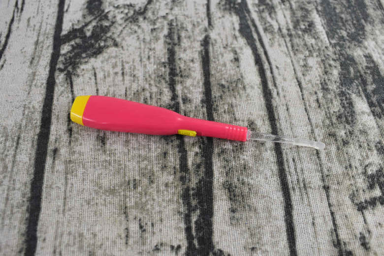 ダイソーのおすすめ商品「光る耳かき」の商品画像