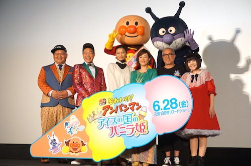 完成披露親子試写会の舞台挨拶は笑顔がいっぱい！